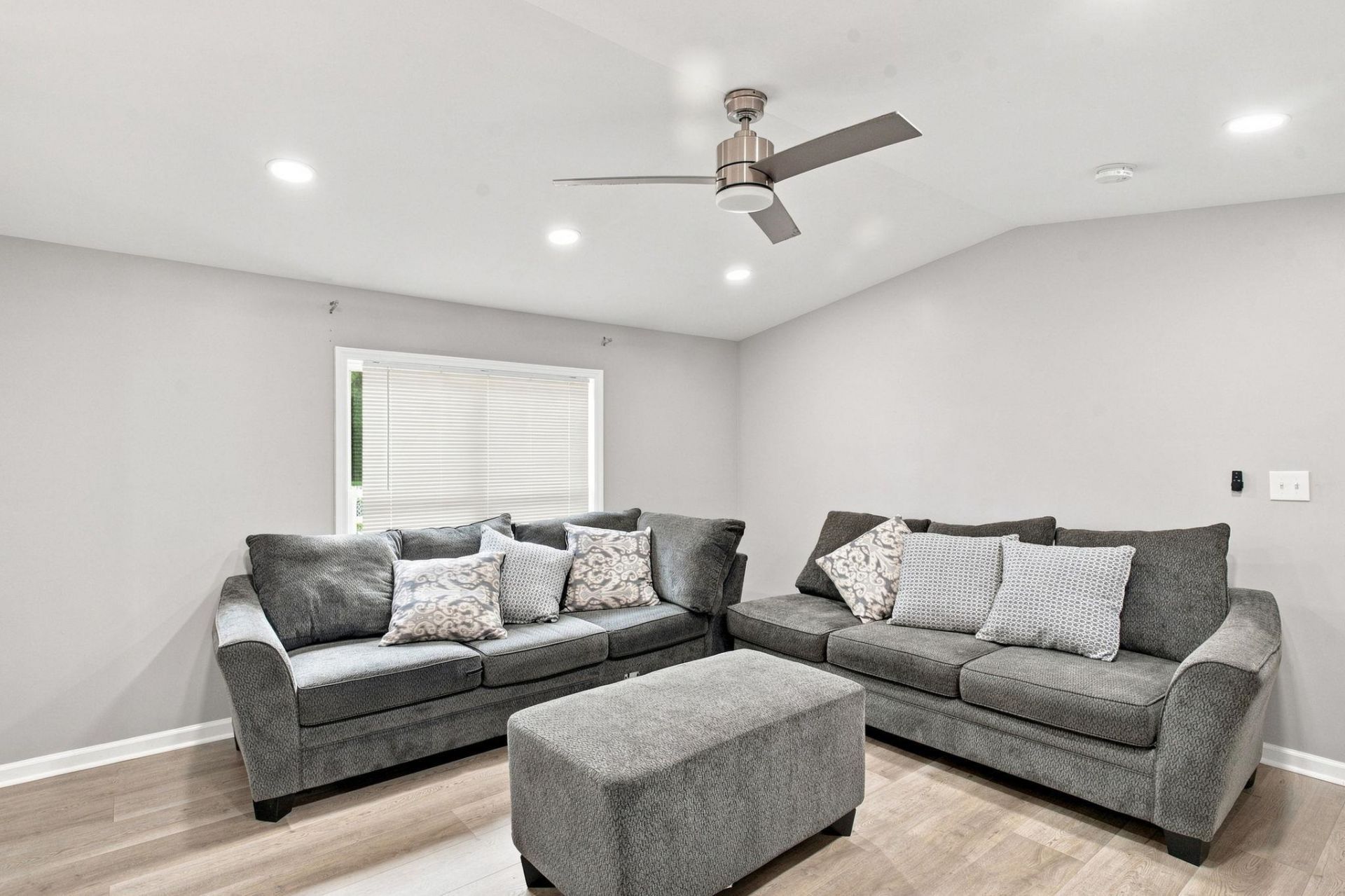 4660 Home Place Circle Photo 7