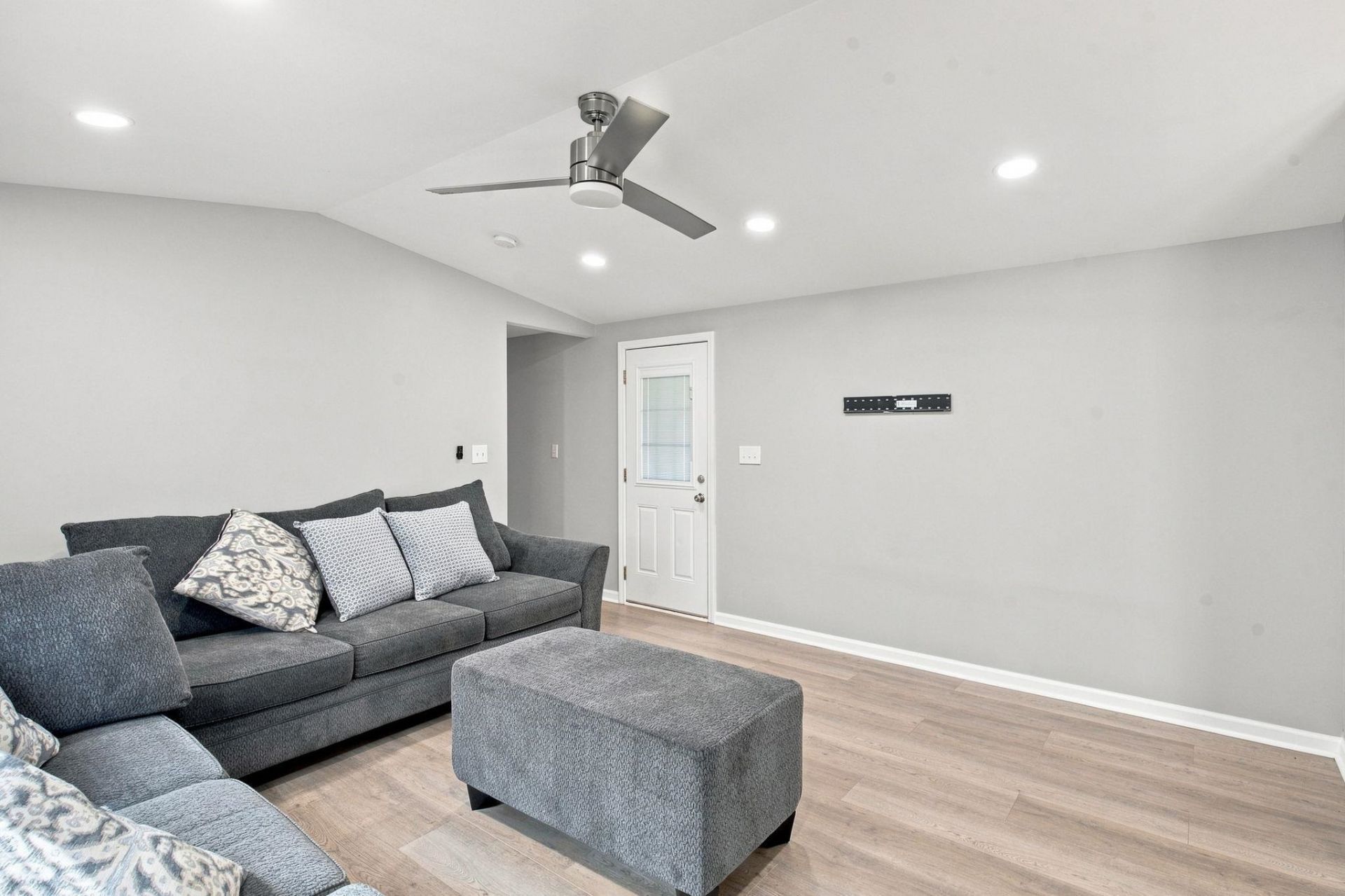 4660 Home Place Circle Photo 8