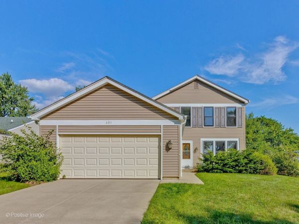 601 WILLINGTON Drive , Schaumburg, IL 60194