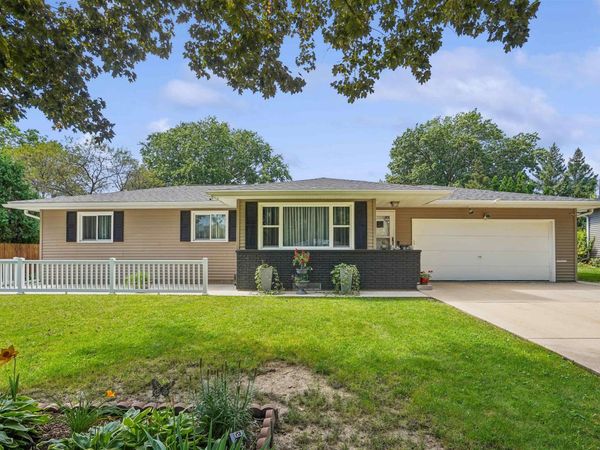 113 Crest Circle, Waterloo, IA 50702