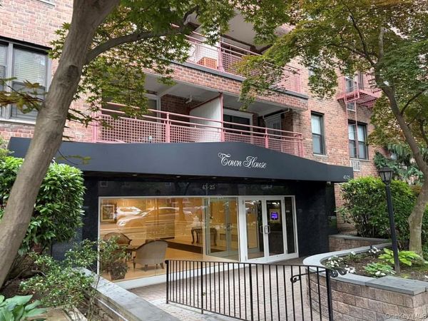 43-25 Douglaston Parkway, Unit 4E, Little Neck, NY 11363