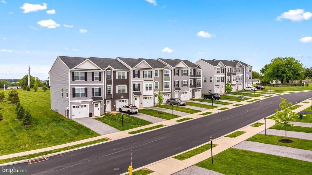 337 BRADFORD DRIVE , RED LION, PA 17356