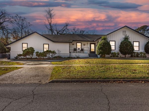 515 W Delaware Street , Tahlequah, OK 74464