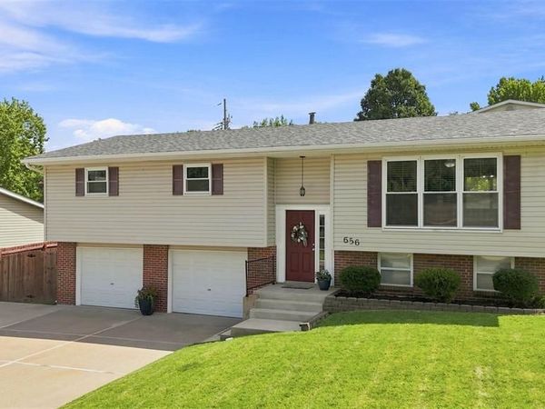 656 Nancy Drive, St Charles, MO 63301