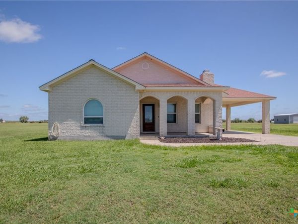 394 Sunrise Bay Drive, Port Lavaca, TX 77979