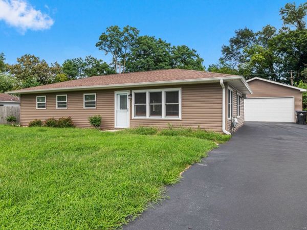 2302 Manor Lane , McHenry, IL 60051