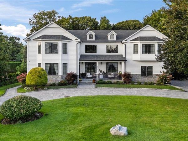 105 Woodhill Lane , Manhasset, NY 11030