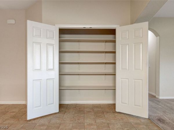 484 Punto Vallata Drive , Henderson, NV 89011