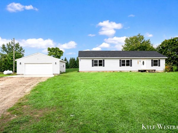 11877 Elkins Street NE, Greenville, MI 48838