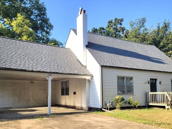 518 W College Street , Aurora, MO 65605