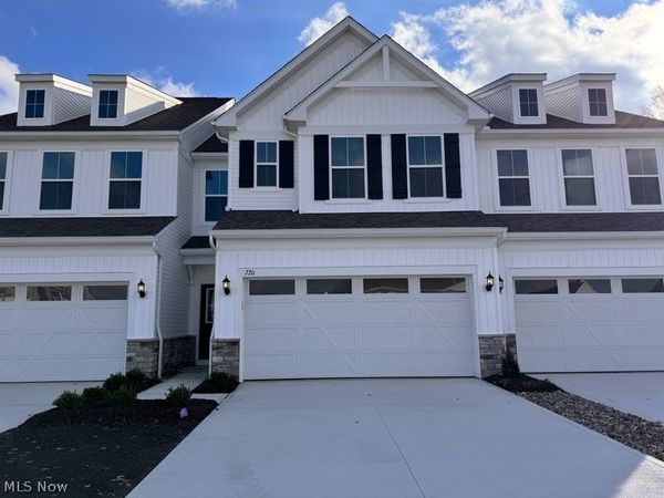 940-2 Memory Lane , Aurora, OH 44202
