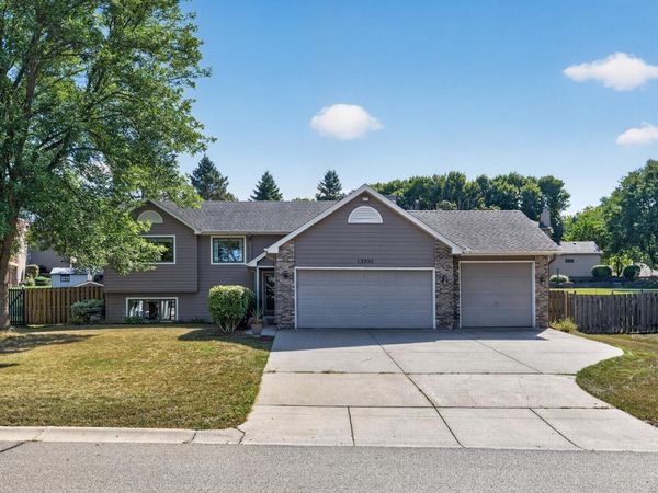13755 94th Avenue N, Maple Grove, MN 55369
