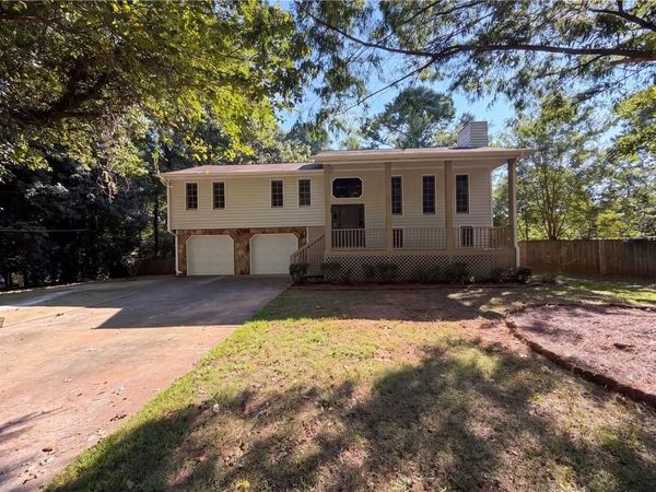 1825 Marsh Creek Drive , Lawrenceville, GA 30043