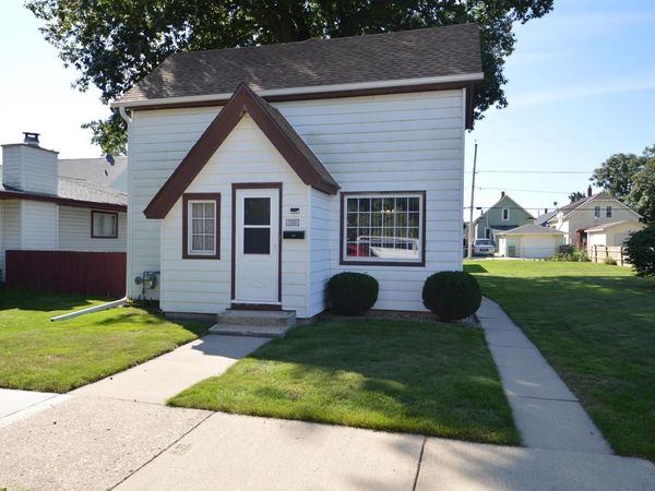 809 Manitoba AVENUE, South Milwaukee, WI 53172