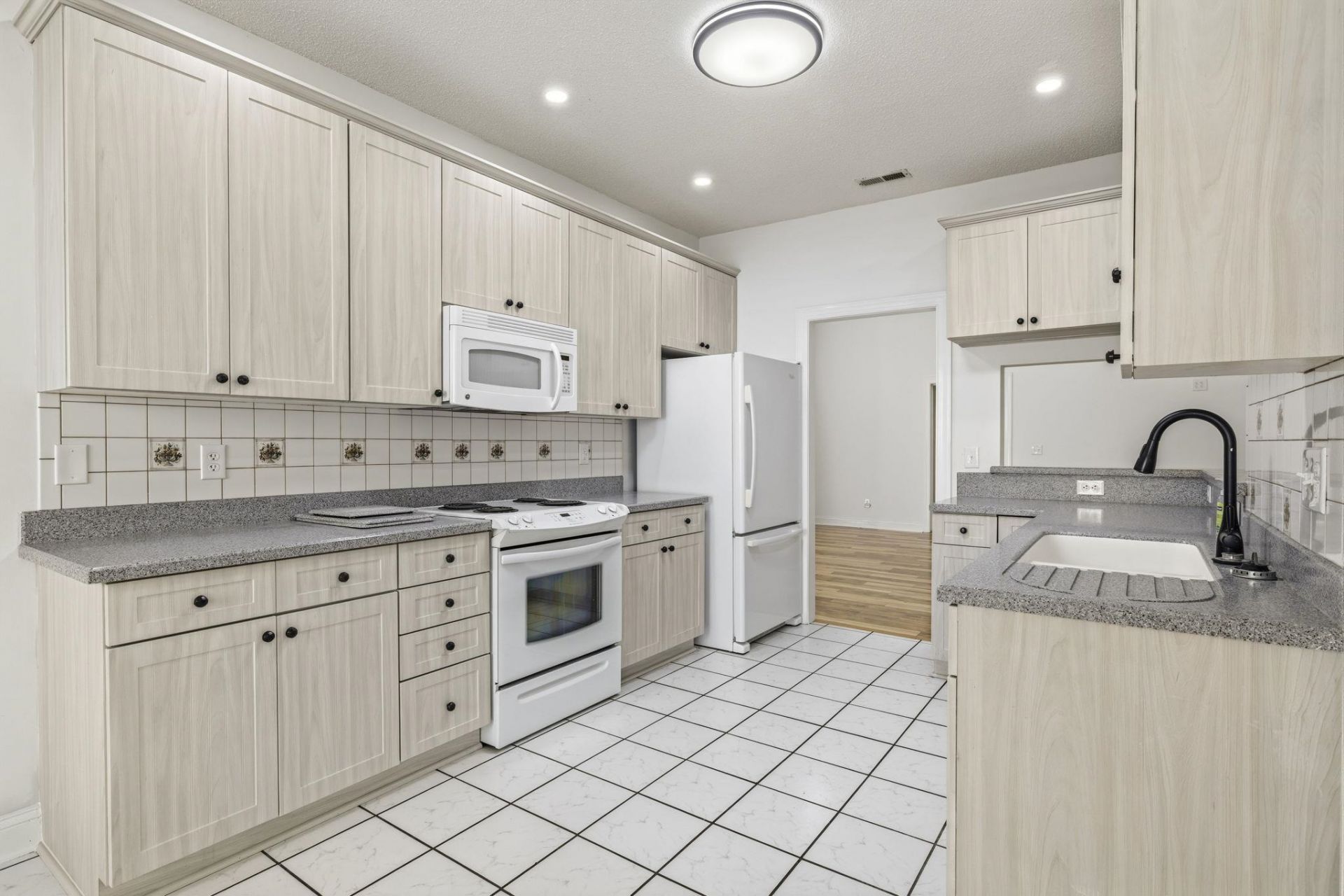 4008 Edenborough Dr. Photo 21