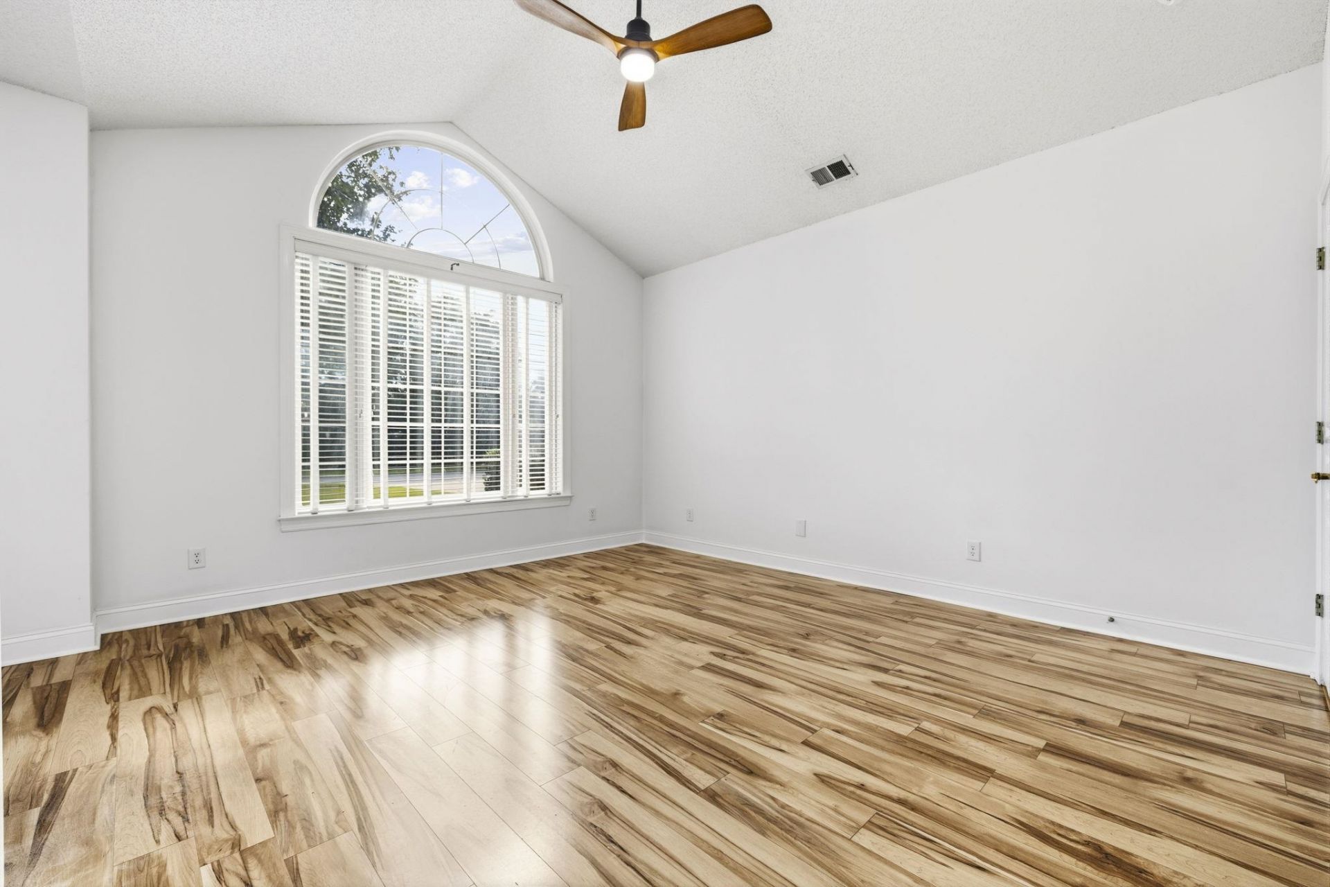 4008 Edenborough Dr. Photo 31