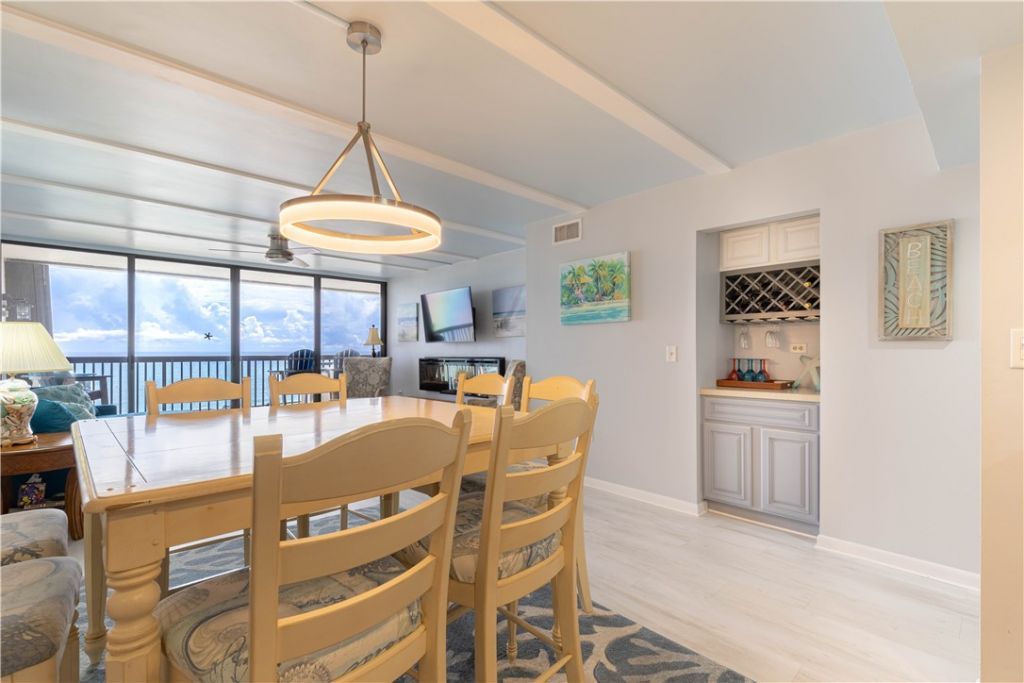 4141 Ocean Drive, Unit 504, Vero Beach, FL 32963 Photo