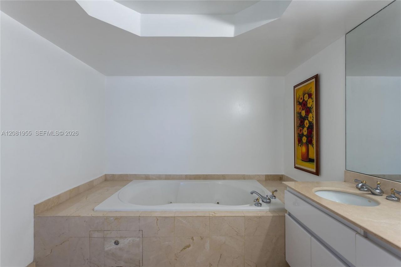 16711 Collins Ave, Unit 1704, Sunny Isles Beach, FL 33160 Photo