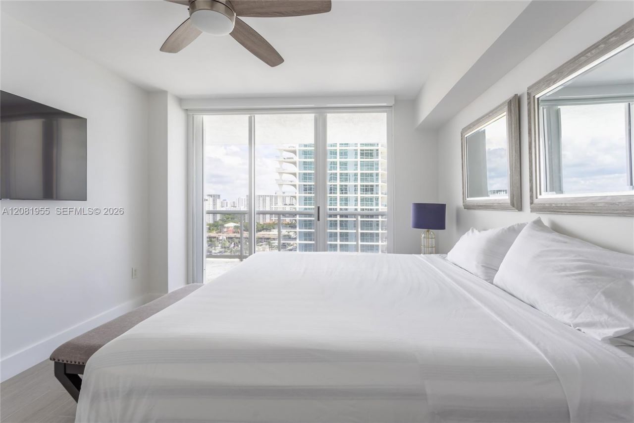 16711 Collins Ave, Unit 1704, Sunny Isles Beach, FL 33160 Photo