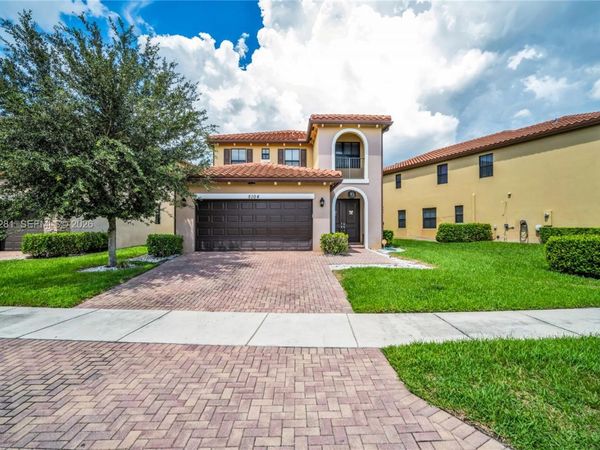 5104 NW 47th St, Tamarac, FL 33319