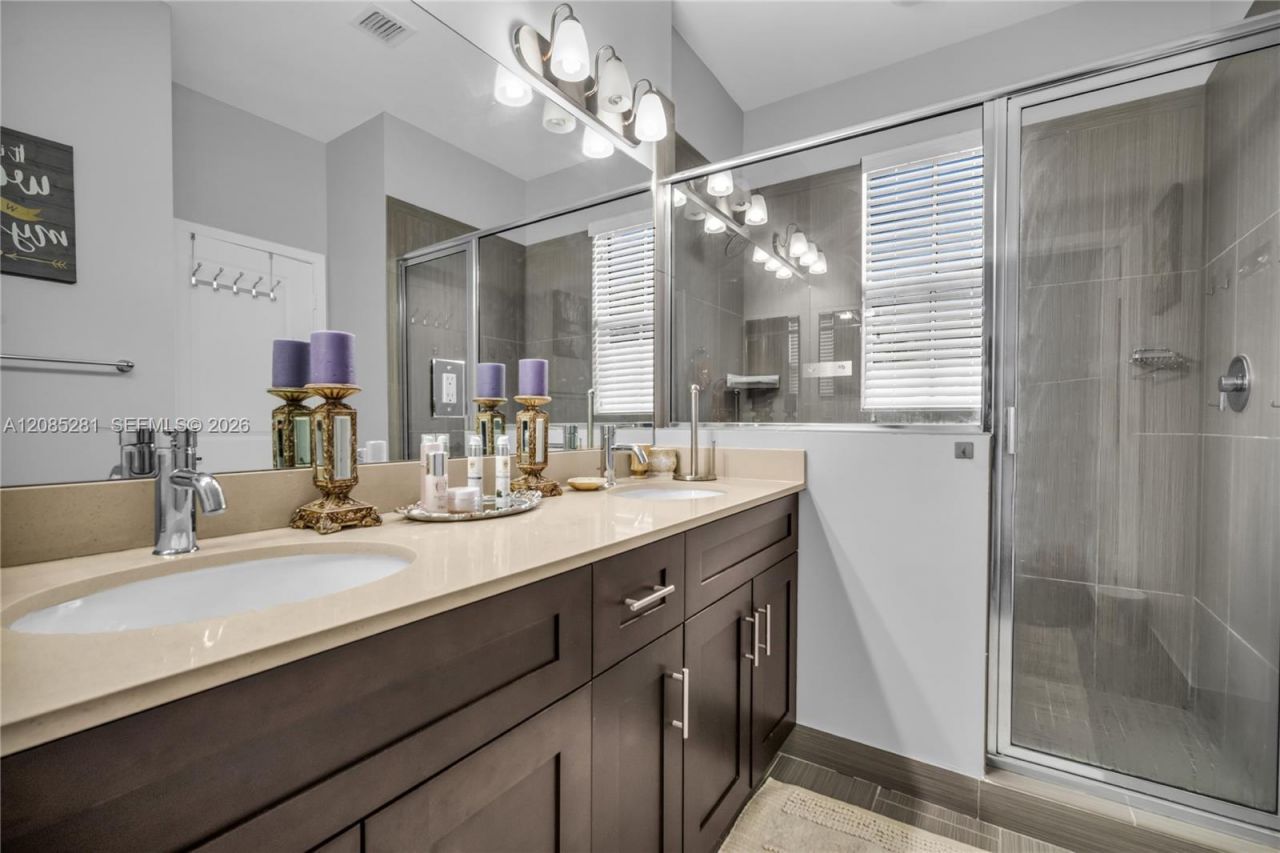 5104 NW 47th St, Tamarac, FL 33319 Photo