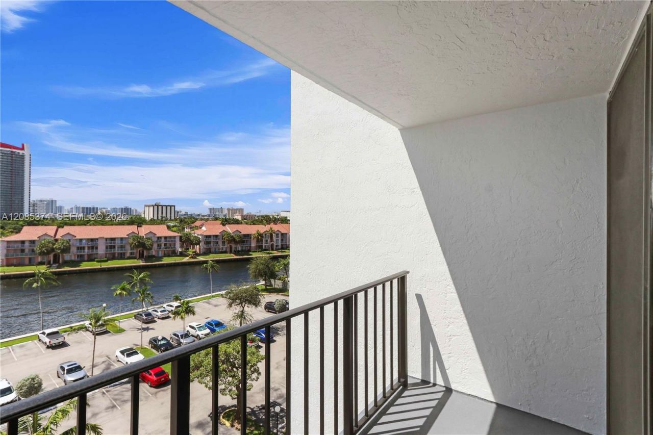 200 Leslie Dr, Unit 724, Hallandale Beach, FL 33009 Photo