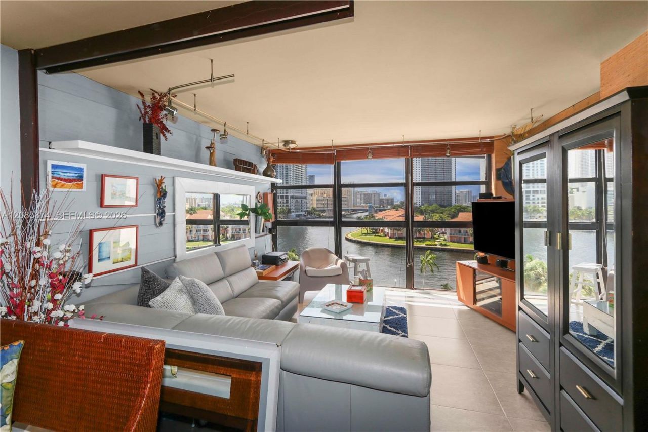 200 Leslie Dr, Unit 724, Hallandale Beach, FL 33009 Photo