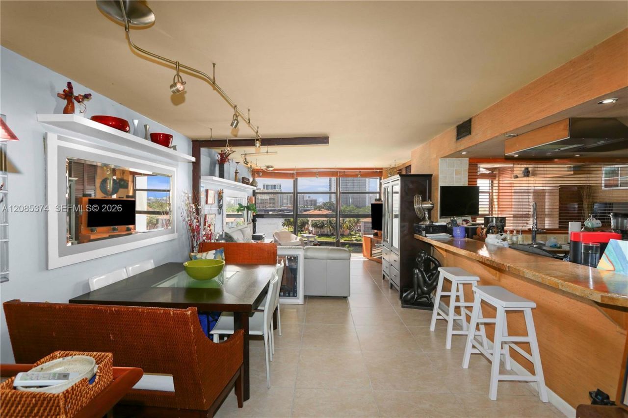 200 Leslie Dr, Unit 724, Hallandale Beach, FL 33009 Photo