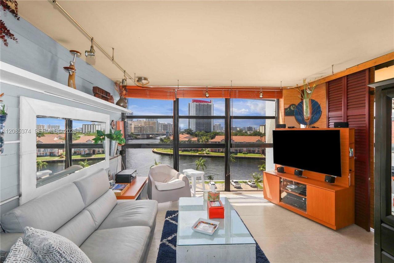 200 Leslie Dr, Unit 724, Hallandale Beach, FL 33009 Photo