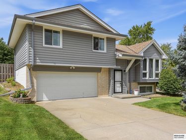 2002 Ann Marie Court, Papillion, NE 68046