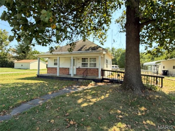 323 Talmadge Street , Witt, IL 62094