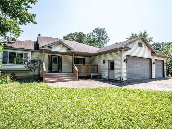 700 Ridge Road, Henderson, MN 56044