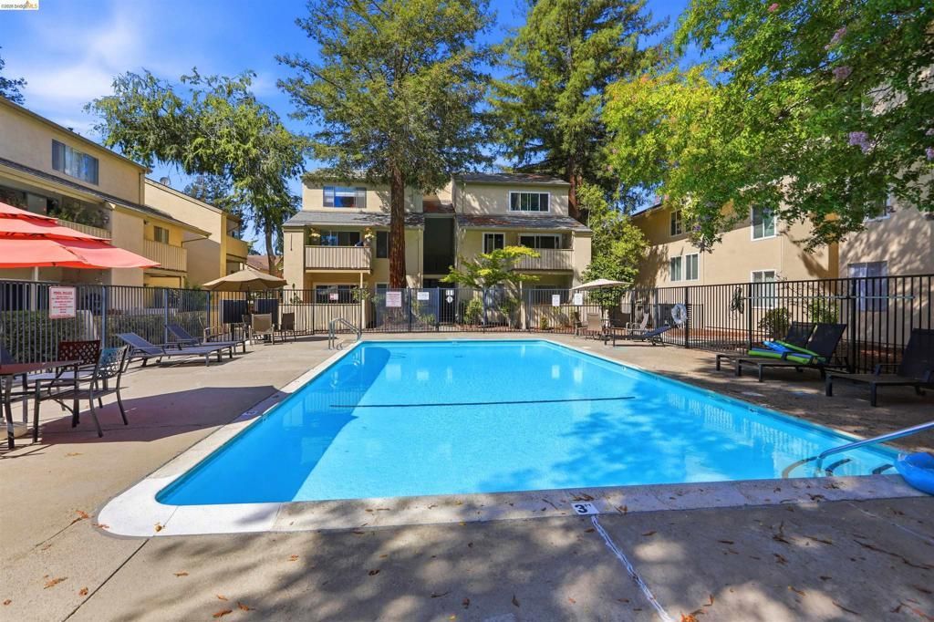 2704 Oak Rd, Unit 75, Walnut Creek, CA 94597 Main Photo
