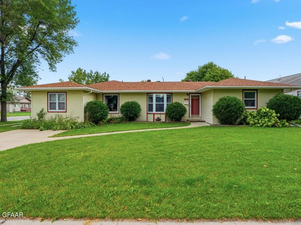 726 13TH Street NW, East Grand Forks, MN 56721