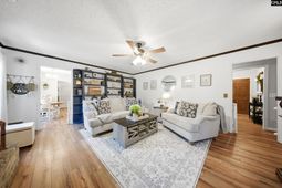 679 Pleasant View Drive photo 4