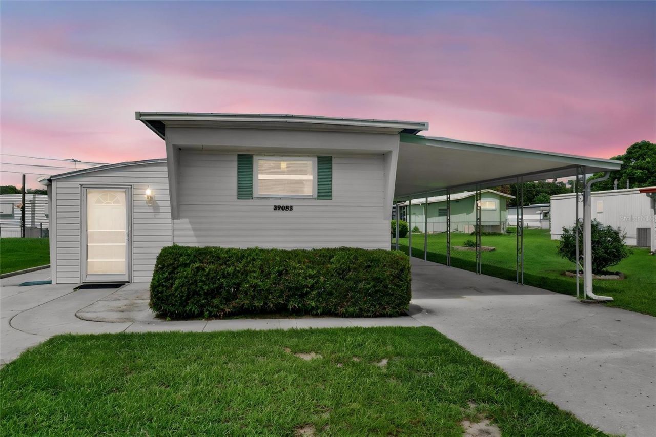 39053 Ola Avenue, Zephyrhills, FL 33542 Main Photo