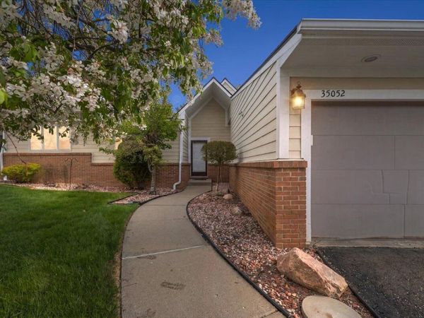 35052 Meadow Lane, Farmington Hills, MI 48335