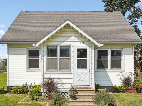 112 W Vinton St , Coggon, IA 52218
