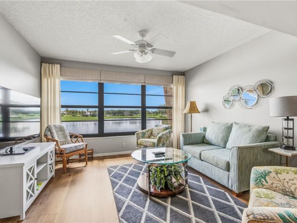 11 Plantation Drive, Unit 204, Vero Beach, FL 32966