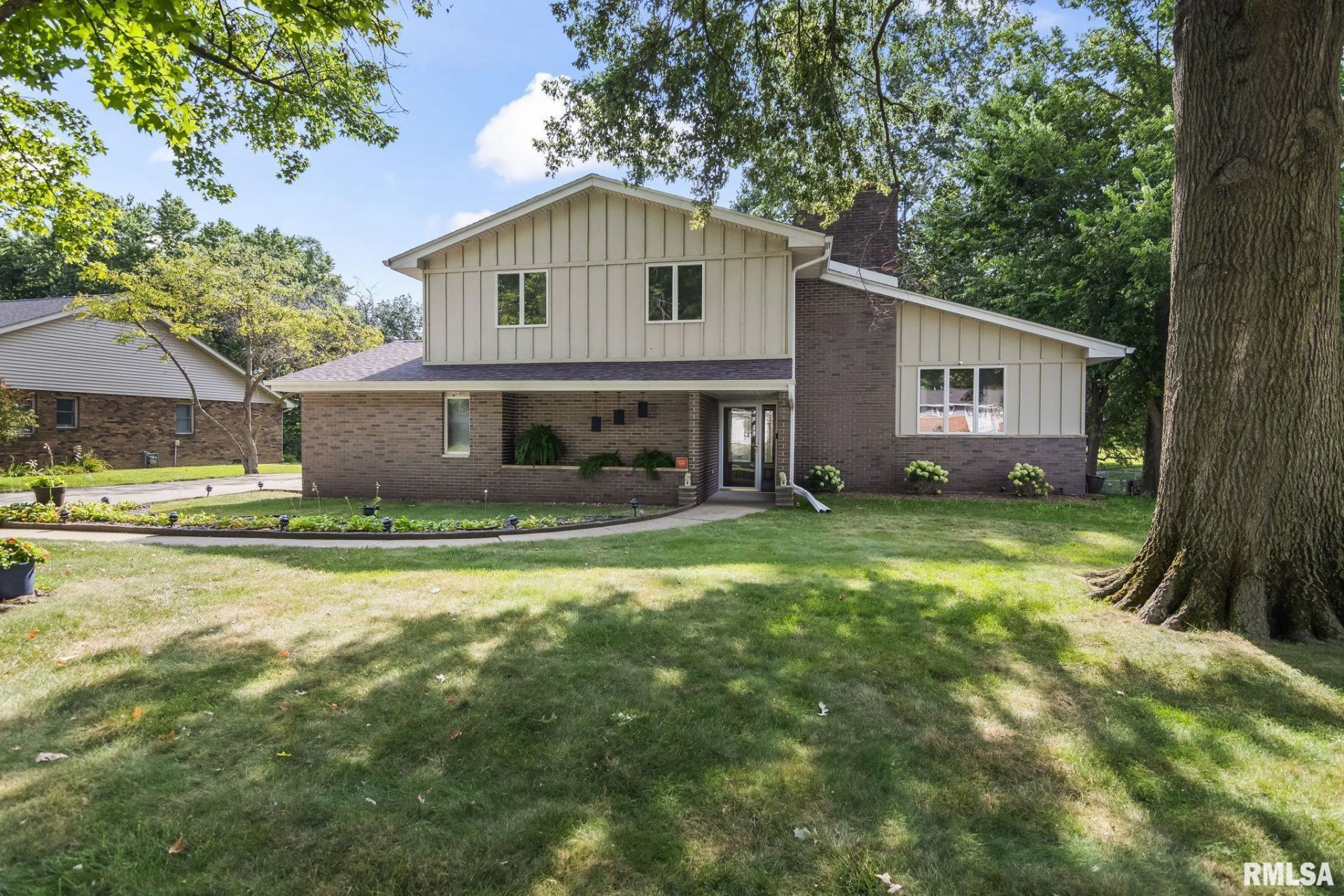 58 Meander Pike, Chatham, IL 62629 Main Photo