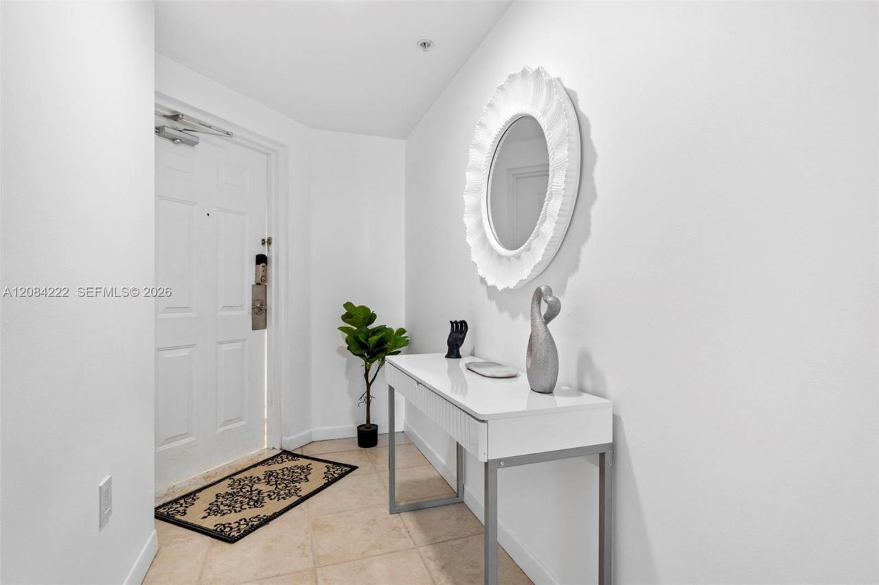 18100 N Bay Rd, Unit 308, Sunny Isles Beach, FL 33160 Photo