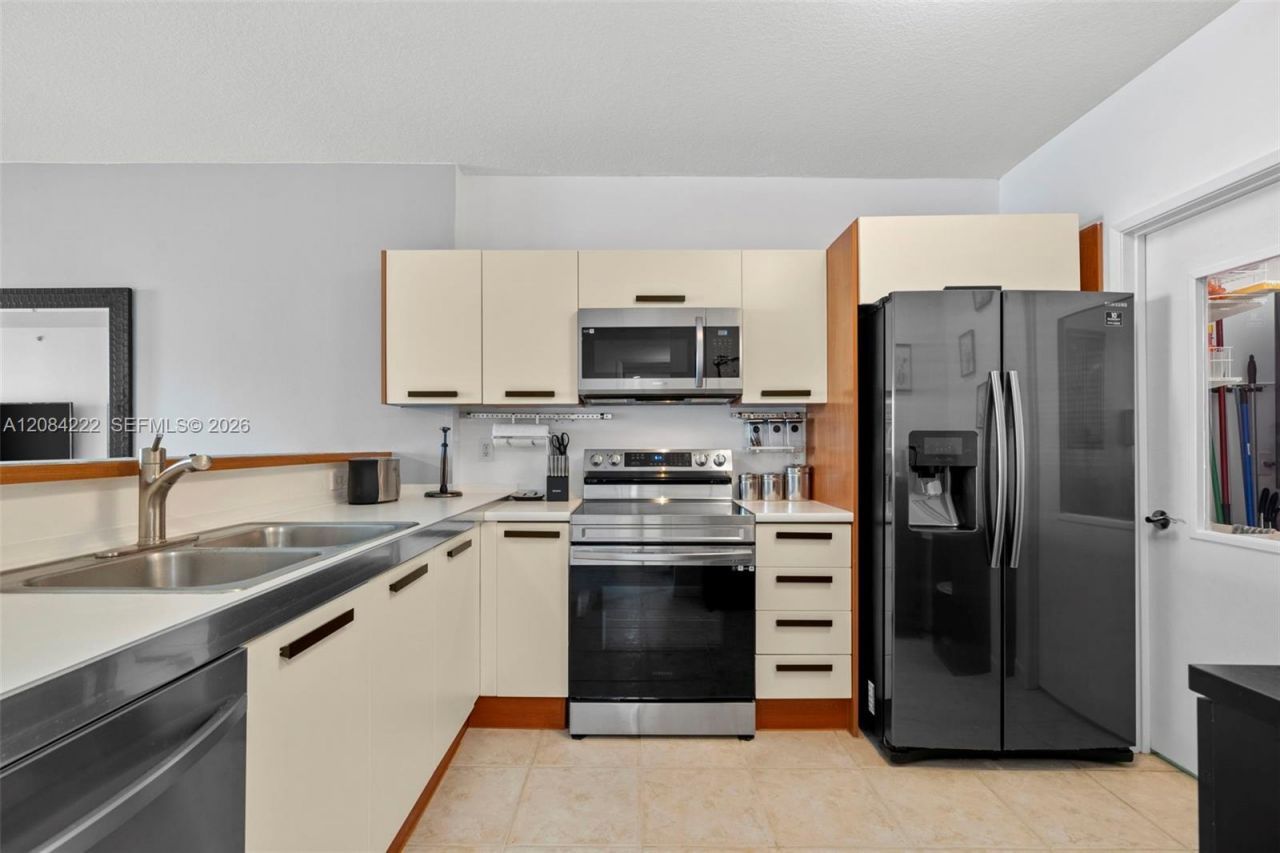 18100 N Bay Rd, Unit 308, Sunny Isles Beach, FL 33160 Photo