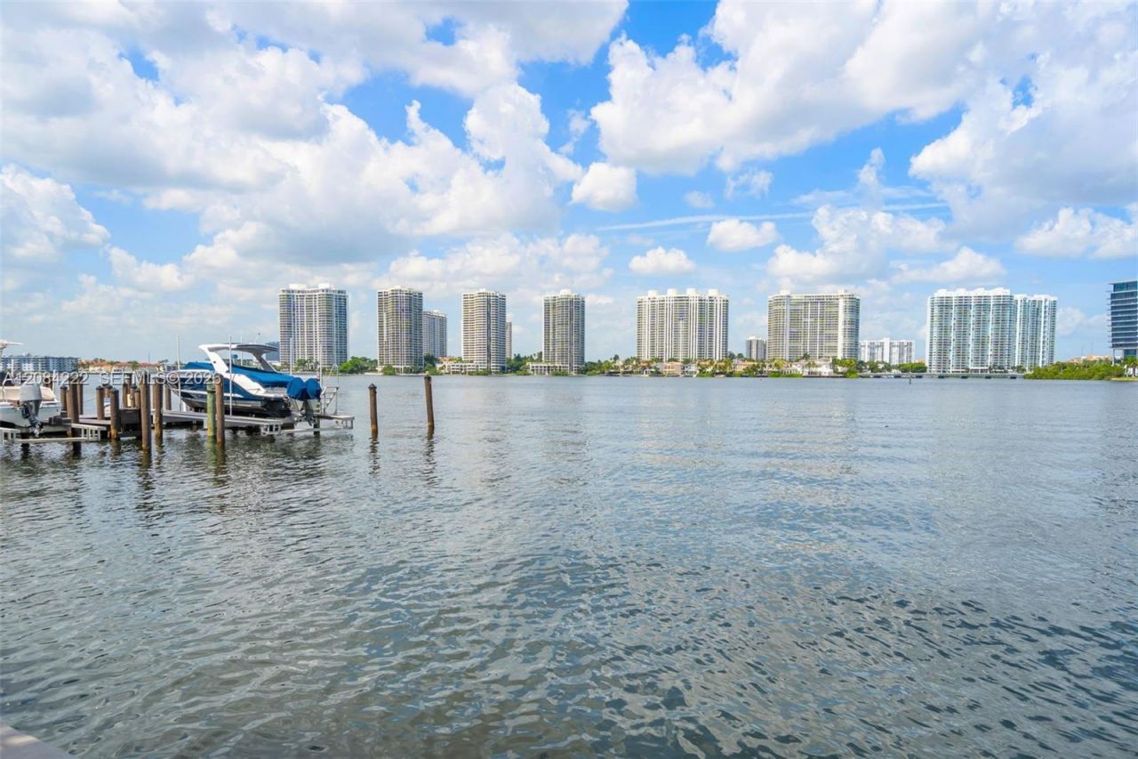 18100 N Bay Rd, Unit 308, Sunny Isles Beach, FL 33160 Photo