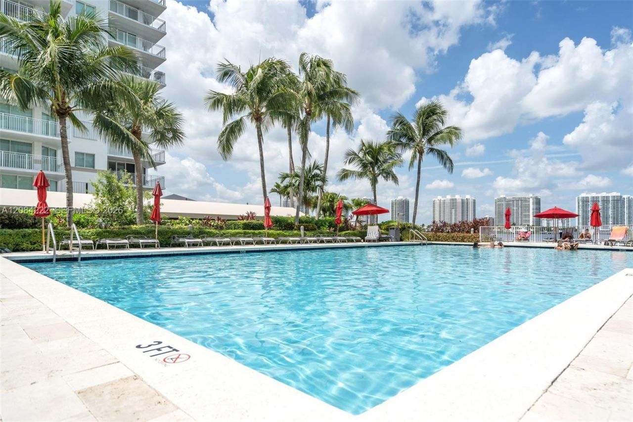 18100 N Bay Rd, Unit 308, Sunny Isles Beach, FL 33160 Photo