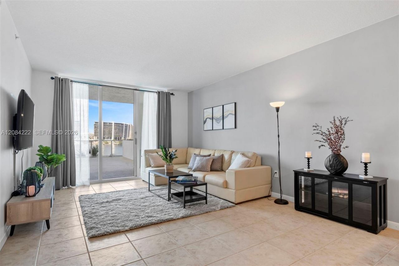 18100 N Bay Rd, Unit 308, Sunny Isles Beach, FL 33160 Photo