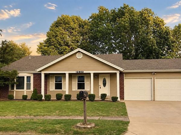 12802 Sandfield Drive , St Louis, MO 63146