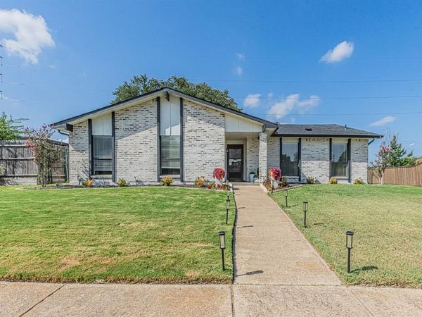 2901 Gayle Drive , Garland, TX 75044
