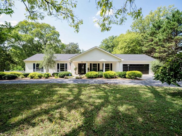 810 Cumberland Dr , Winchester, TN 37398