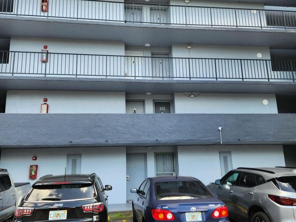 8801 W Flagler Street, Unit 407, Miami, FL 33174