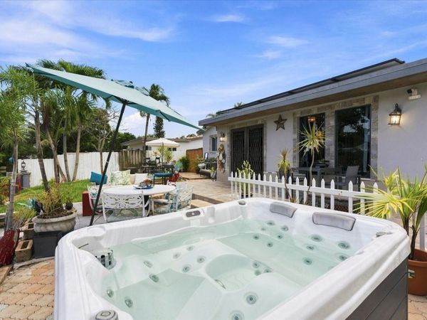 707 SW 3RD Avenue, Hallandale Beach, FL 33009